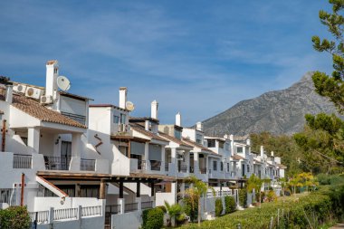 Turistler için beyaz villalar mevsim boyunca ziyaret edilmeyi bekliyor