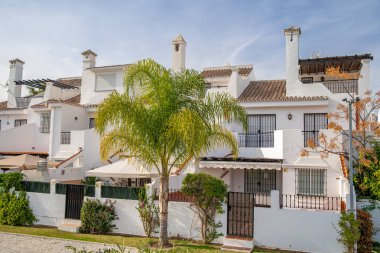 Turizm sezonunda kiralanacak beyaz villalar