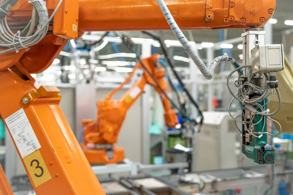 Fabrikadaki modern sanayinin robotlaştırılması. Yeni program sektörü 4.0