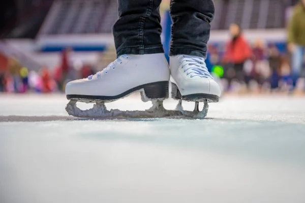 A korcsolyázás részletei korcsolyázás közben — Stock Fotó