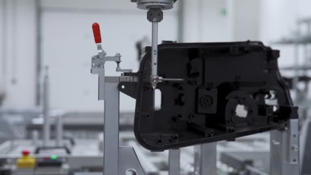 3D pomiar odlewów z tworzyw sztucznych na nowoczesnej maszynie. Przemysł 4.0 Automatyzacja produkcji — Wideo stockowe