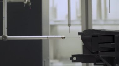 Otomotiv endüstrisi, bilgisayar kontrollü, program endüstrisi 4.0 için modern bir makinede plastik kalıpların doğru 3D ölçümü