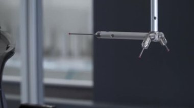 Ürünün ve kalıbın doğru üç boyutlu ölçümleri için modern cihaz. Üretim otomasyonu. Program sektörü 4.0