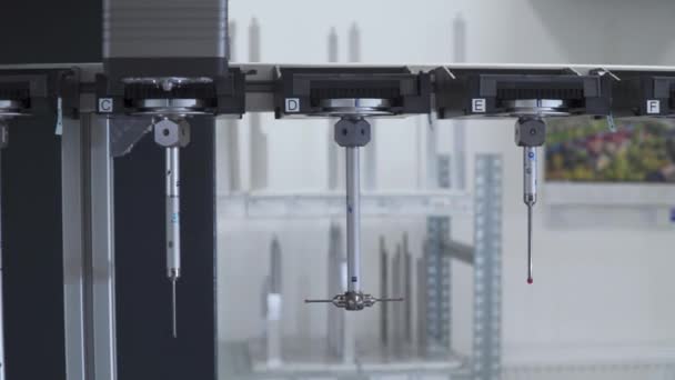 Moderní zařízení pro přesné 3D měření výrobku a odlévání. Automatizace výroby. Programový průmysl 4.0 — Stock video