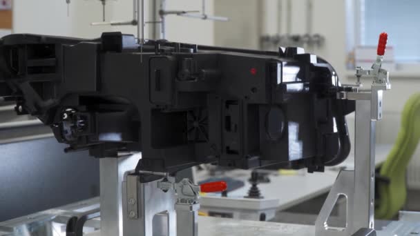 Σύγχρονη συσκευή για ακριβή 3D μέτρηση του προϊόντος και χύτευση. Αυτοματοποίηση παραγωγής. Βιομηχανία προγραμμάτων 4.0 — Αρχείο Βίντεο
