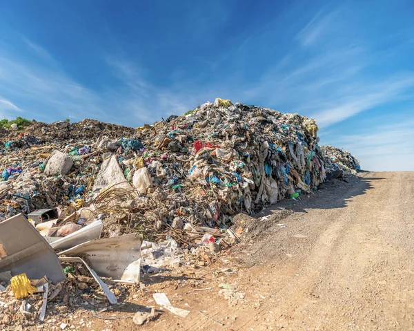 Municipal waste landfill for land inclusion — Stock Photo, Image