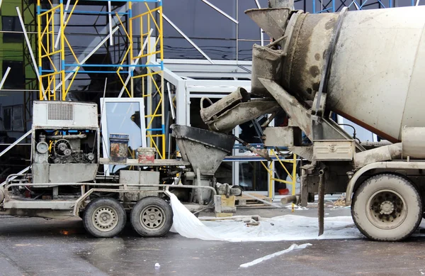 concrete pump and concrete mixer to work together to pouring cement floors in the shopping center for repair