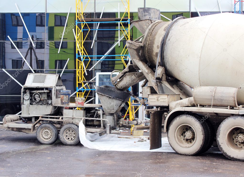 concrete pump and concrete mixer to work together to pouring cement floors in the shopping center for repair