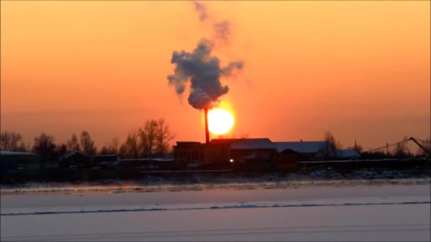 Miljøforurening Med Skadelige Gasser Røg Fra Skorstenen Slippes Luften Baggrund – Stock-video