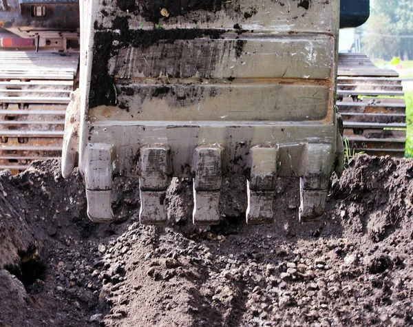 Trabalho Sujo Balde Escavadeira Que Cava Nivelou Chão Reparos Rodoviários — Fotografia de Stock