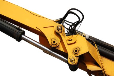 Demiryolundaki sarı yükleyiciyi izole ettim. Gökyüzüne karşı hidrolik sistem