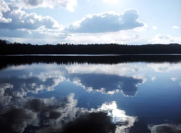 Bellissimo Lago Bolshoy Borkovo Cui Cielo Con Nuvole Riflette Oblast — Foto Stock