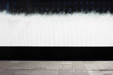 Azize Peter Burgusu, Rusya 'da. Güneşli bir günde Moskova Meydanı 'nda şarkı söyleyen çeşmeler kompleksi.