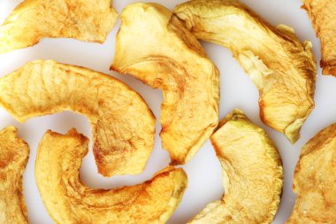 Elma cips kurumuş. Çiğ gıda vegans ve ham foodism için ideal.