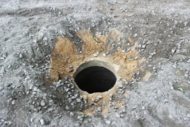 Yağmursuyu akış, açık kapak, kum ve çakıl aşamasında otopark turist otobüsleri, Rusya için.