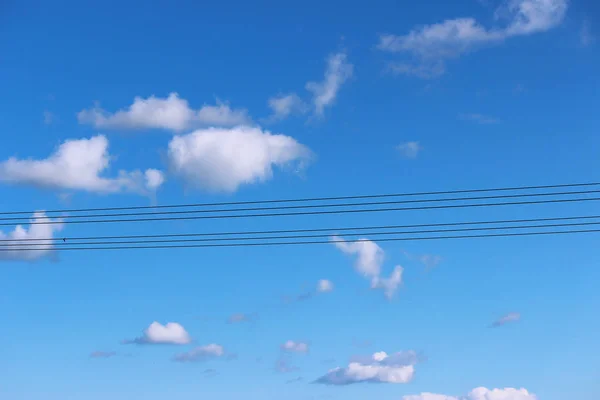 Zes Elektrische Houten Paal Tegen Blauwe Lucht Wolken — Stockfoto