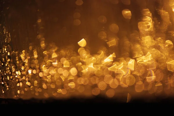 Druppels Nachtregen Een Glas Gouden Kleur Licht Van Lantaarns Bokeh — Stockfoto
