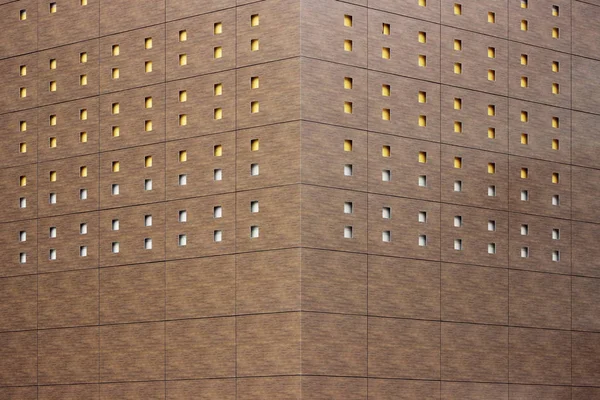 Painéis Castanhos Com Conjunto Buracos Quadrados Parede Complexo Comercial Durante — Fotografia de Stock