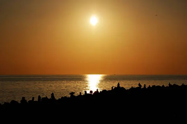 Godzina Zachodu Słońca Nad Morzem Czarnym Sylwetka Piramid Kamiennych Kairn — Zdjęcie stockowe