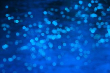 üzerinde buz gibi Karpin gölet, Gatchina üzerinde. su kaplıdır mavi ilk buz.