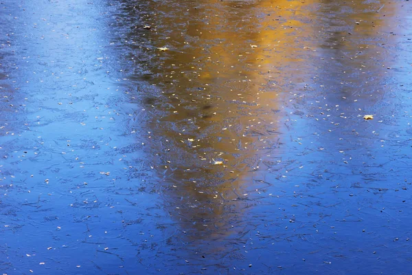 Bevroren Karpin Vijver Gatchina Het Water Eerst Bedekt Met Blauw — Stockfoto