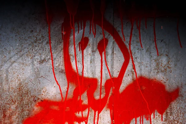 Grafiti kırmızı kafatası kapıda boya ile boyanmış. Cadılar Bayramı kavramı. — Stok fotoğraf