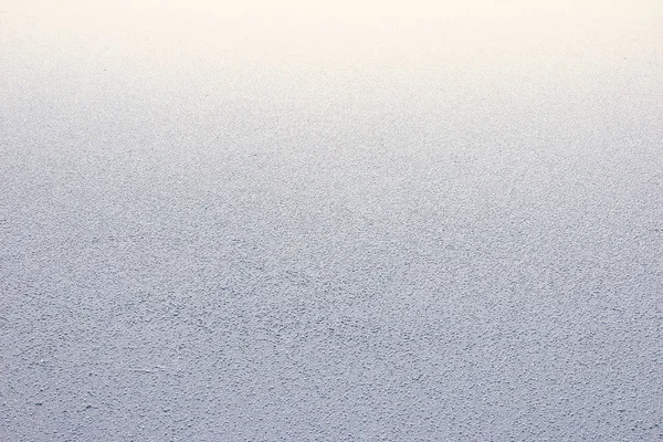 Fondo de nieve blanca fresca invierno al aire libre en la superficie del río cubierto de hielo. congelación en el río Severnaya Dvina . —  Fotos de Stock