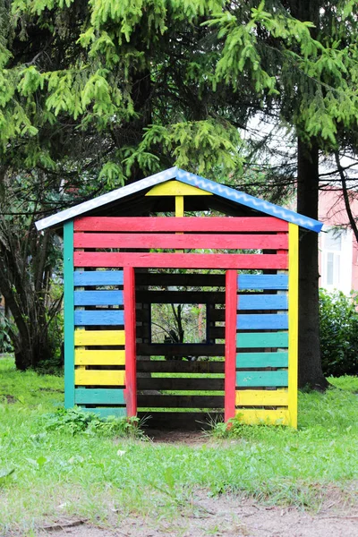 Mooi Kleurrijk Huisje Voor Kinderen Sparren — Stockfoto