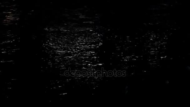 Der Fluss Chosta in der Nacht, Russland, Sommer 2017. eine schreckliche Sensation. — Stockvideo