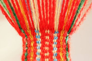 Kemer desenleri ile yapmak için mini makine dokuma. Halk sanatı, el yapımı. Ayrıntı