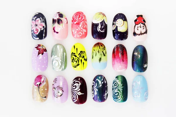 Many plastic pink tips for nail extension and training in applying design while training a manicure. trial student work in the form of monograms, flowers and animals, with pasted pastes. — Stock Photo, Image