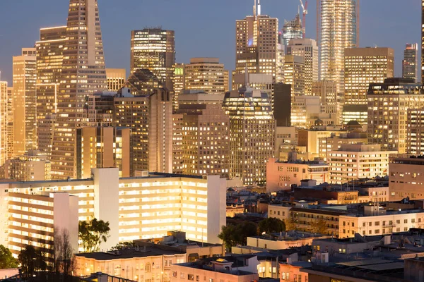 Luces de Navidad de San Francisco vistas desde el vecindario Russian Hill . — Foto de Stock