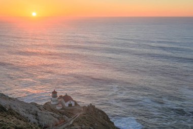 Point Reyes deniz feneri, günbatımı. Point Reyes Milli Seashore, Kuzey Kaliforniya, ABD