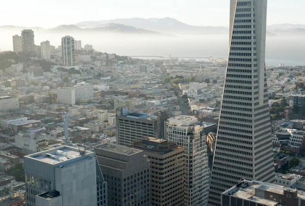 Flygfoto över San Francisco Downtown och San Francisco Bay. — Stockfoto