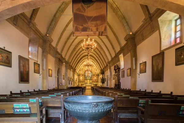 CARMEL-BY-THE-SEA, CALIFORNIA - April 27, 2017: The Basilica of Mission San Carlos Borromeo Del Rio Carmelo — Stock Photo, Image