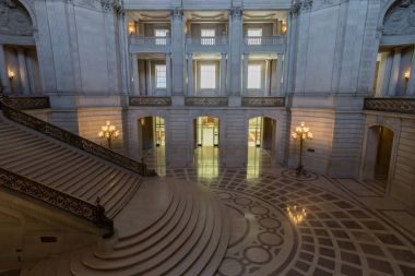 San Francisco, California, ABD - 1 Haziran 2017: San Francisco City Hall.