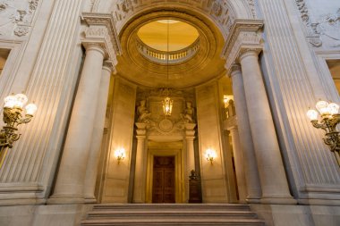 San Francisco, California, ABD - 1 Haziran 2017: San Francisco City Hall.