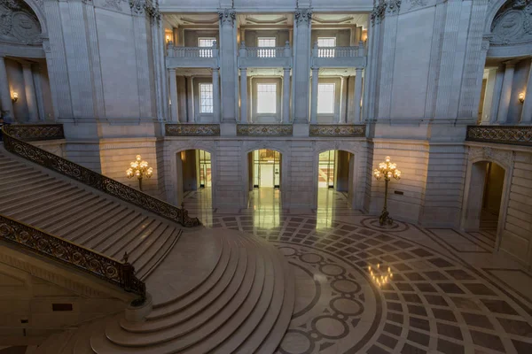San Francisco, California, ABD - 1 Haziran 2017: San Francisco City Hall.