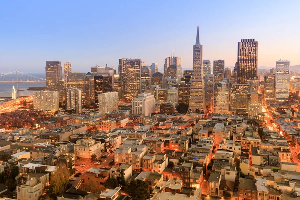 San Francisco Downtown üzerinde alacakaranlık. — Stok fotoğraf