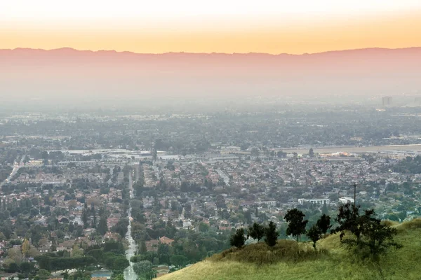 Tramonto sulla Silicon Valley inquinato dall'aria . — Foto Stock