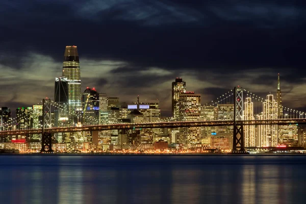 San Francisco Skyline Holiday Lights Pochodzi Bliskiego Portu Shoreline Park — Zdjęcie stockowe