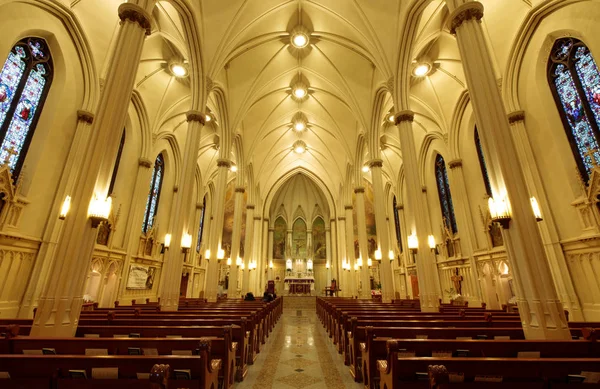 San Francisco Kalifornia Grudnia 2017 Wnętrze Kościoła Świętego Franciszka Asyżu — Zdjęcie stockowe