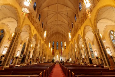 San Francisco, California - 17 Aralık 2017: İç St. Patrick Kilisesi