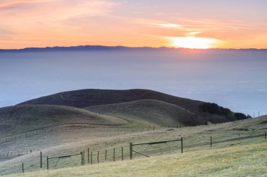 Sierra Vista açık alan görünümlerinden Silikon Vadisi korumak. San Jose, Santa Clara County, Kaliforniya, ABD.