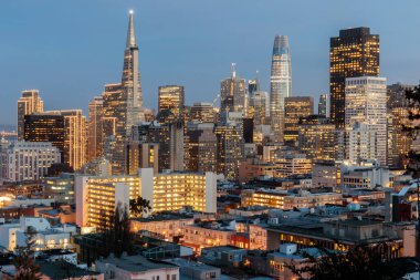 San Francisco manzarası tatil sezonu yaktı. Ina Coolbrith Park, San Francisco, Kaliforniya, ABD.