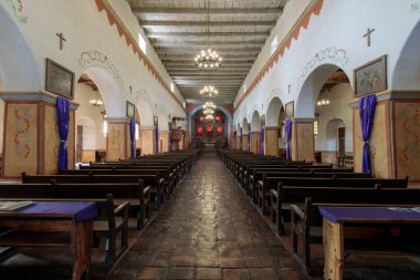 San Juan Bautista, California - 3 Mart 2018: Eski kilise misyon San Juan Bautista iç. Mission San Juan Bautista San Juan Bautista, San Benito County, Kaliforniya yılında İspanyol bir görev..