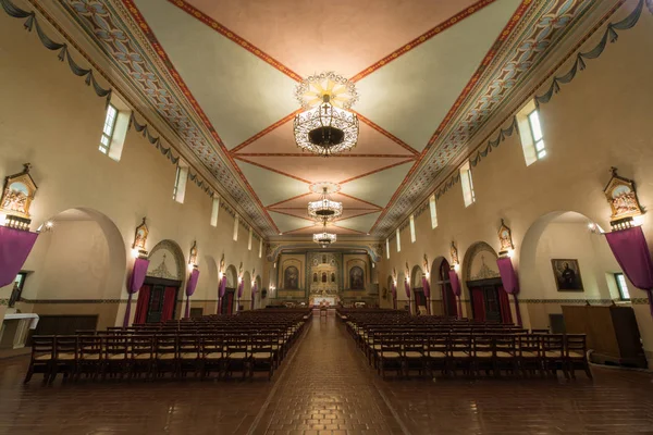 클라라 캘리포니아 2018 인테리어의 교회의 클라라 Asis 사이드 샹들리에 그리고 — 스톡 사진