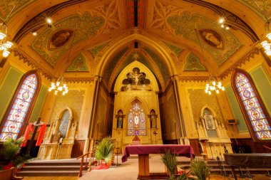 Santa Cruz, California - 24 Mart 2018: Kutsal haç Katolik Kilisesi Altar. Kutsal haç Katolik Kilisesi ilk kez 21 California misyonlar biri olarak başladı: La Exaltacion de la Santa Cruz, şehir ve ilçe adını veren.