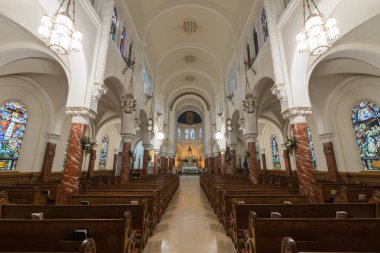 San Francisco, California - 7 Nisan 2018: Notre Dame des zaferler kilise NEF. Kilise Notre Dame Des Victoires Roma Katolik kilisesidir San Francisco, California.