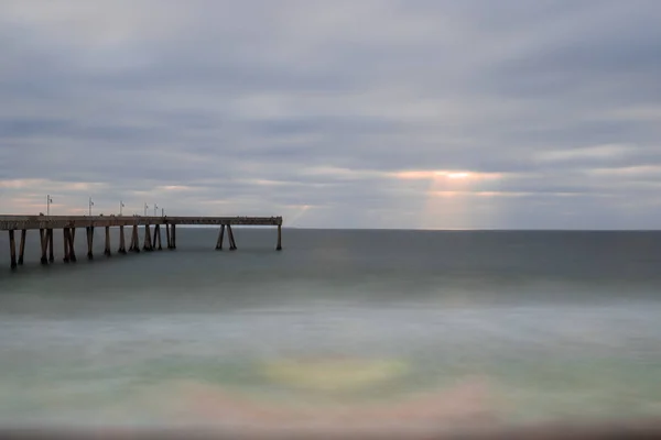 Sun Rays Breaking Thick Sunset Clouds Pacifica Municipal Pier Pacifica — Stock Photo, Image